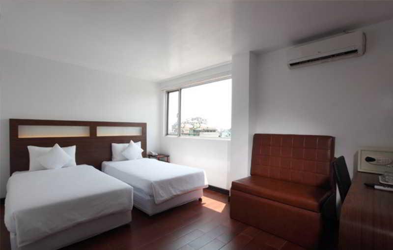 Clover Center Hotel